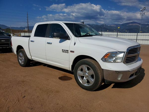 2015 RAM 1500 SLT