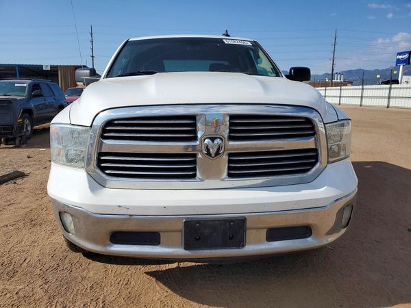 2015 RAM 1500 SLT