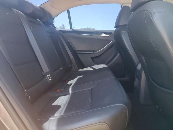 2017 VOLKSWAGEN JETTA SEL, SEL Premium