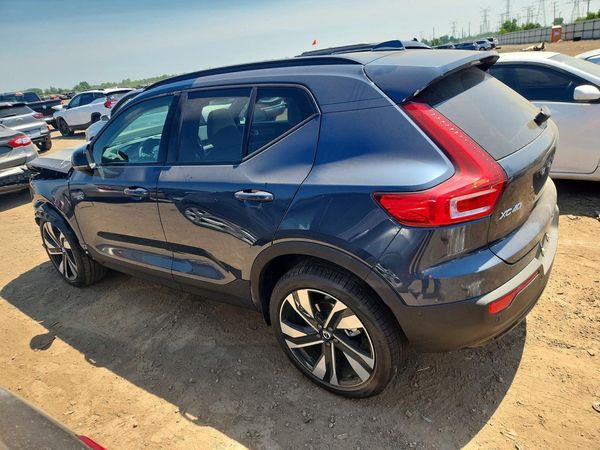 2026 VOLVO XC40 Ultra Dark