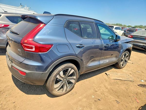 2026 VOLVO XC40 Ultra Dark