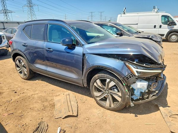 2026 VOLVO XC40 Ultra Dark