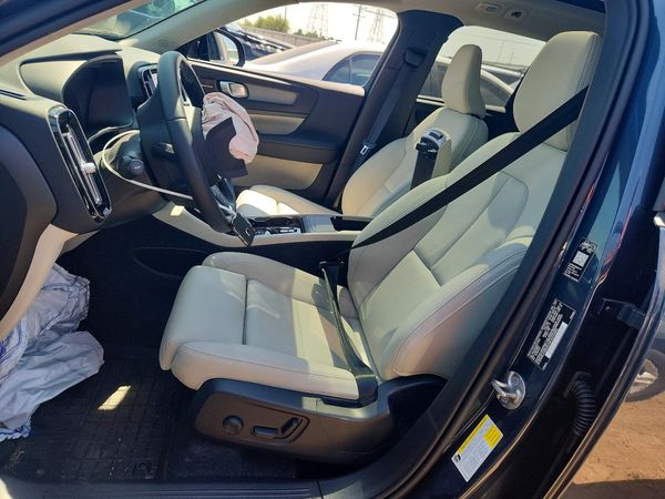 2026 VOLVO XC40 Ultra Dark