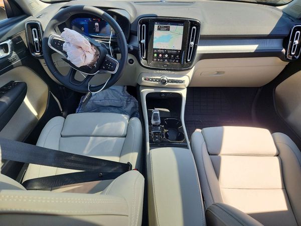 2026 VOLVO XC40 Ultra Dark