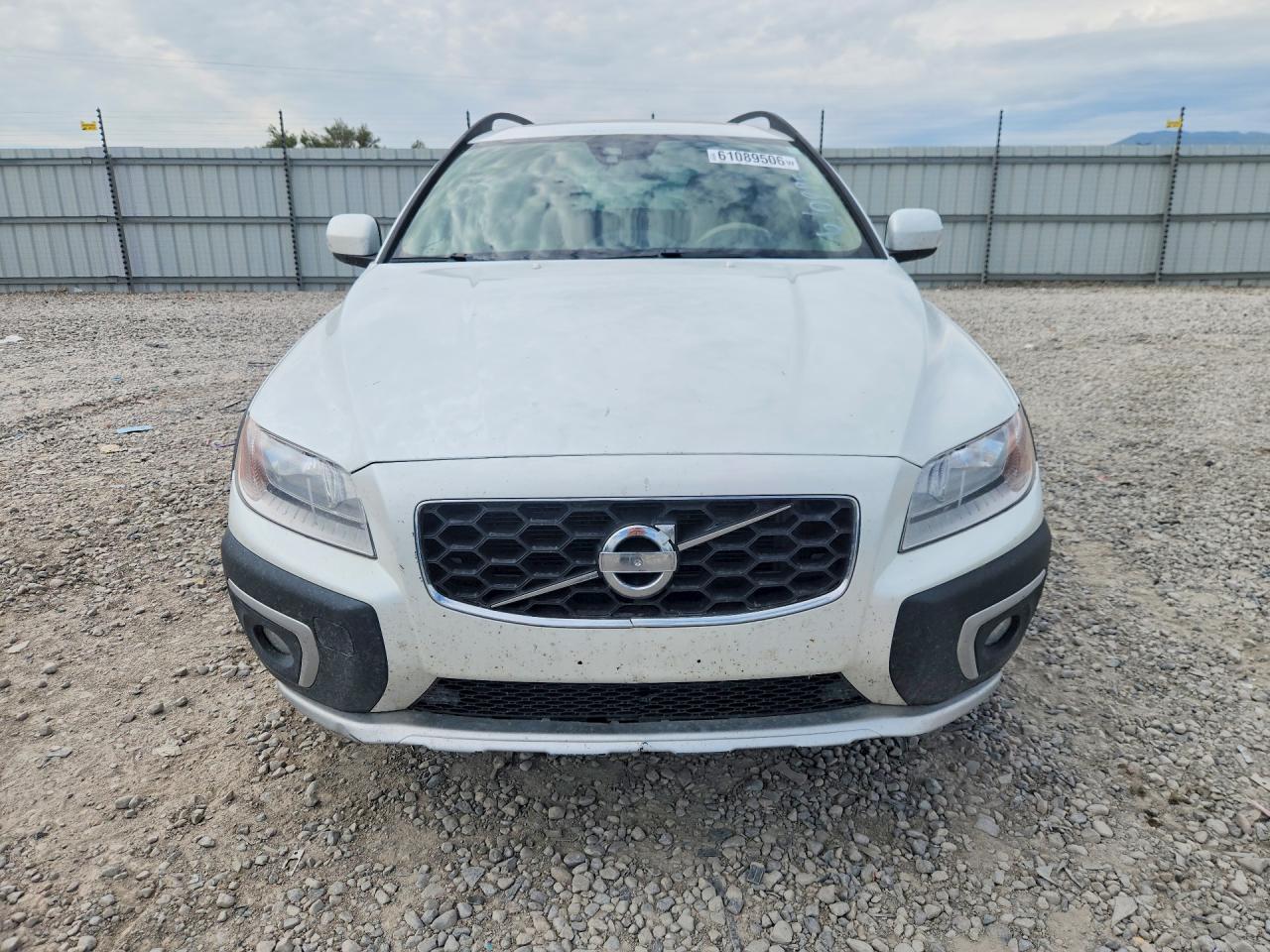 2015 VOLVO XC70 Premier (non R design)