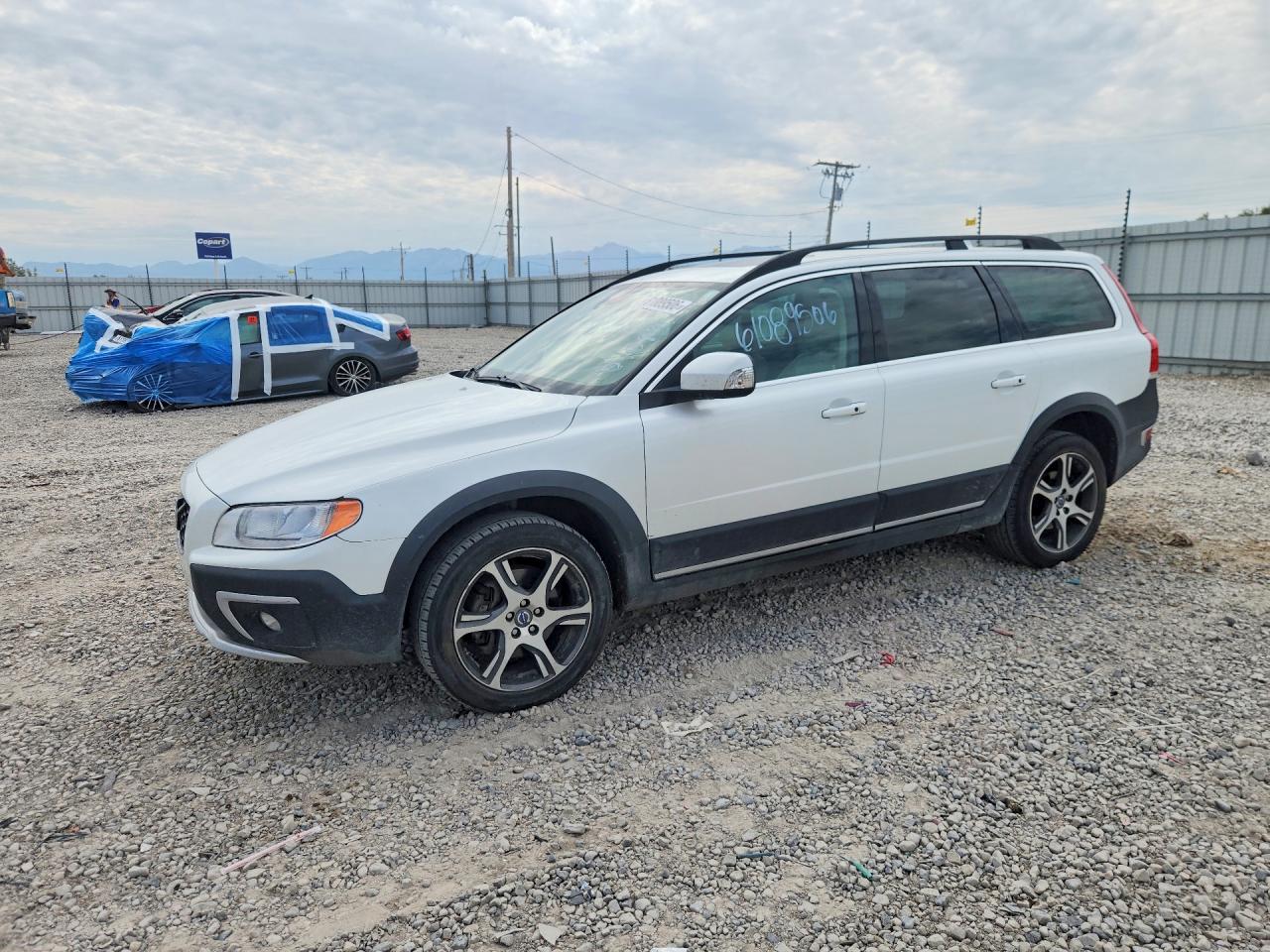 2015 VOLVO XC70 Premier (non R design)