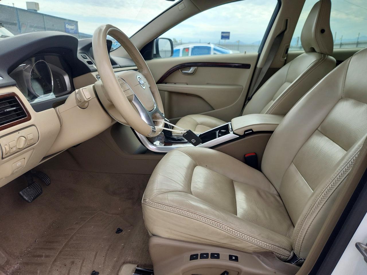 2015 VOLVO XC70 Premier (non R design)