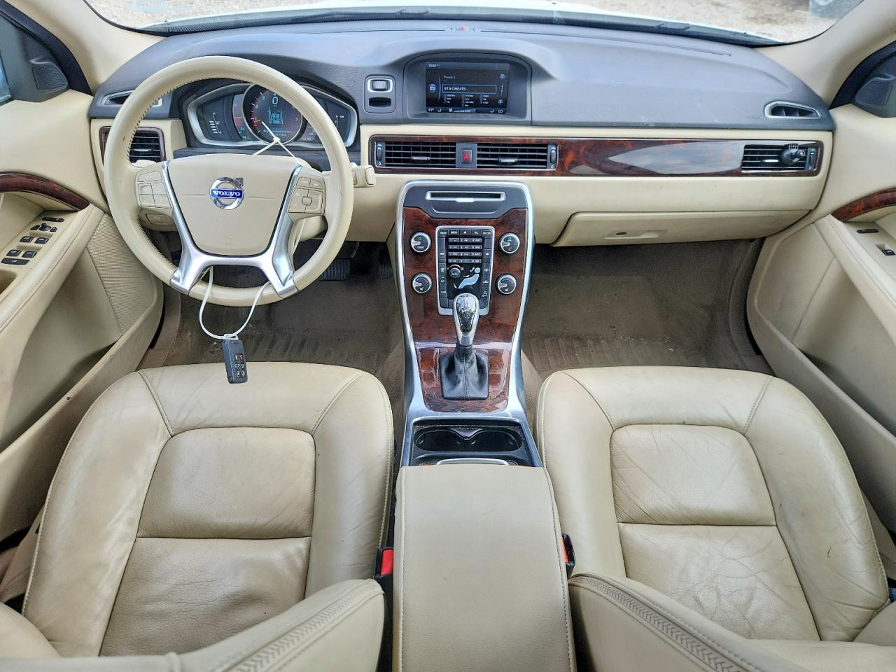 2015 VOLVO XC70 Premier (non R design)