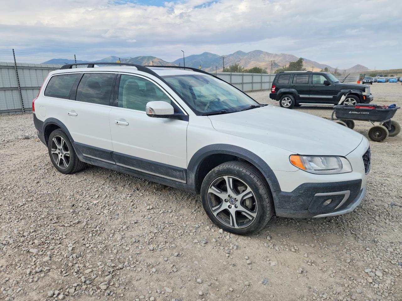2015 VOLVO XC70 Premier (non R design)