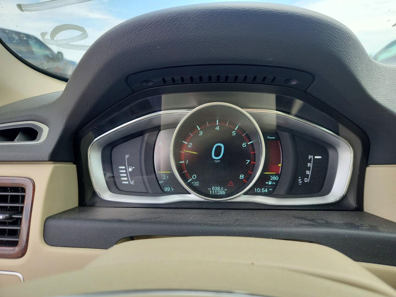 2015 VOLVO XC70 Premier (non R design)
