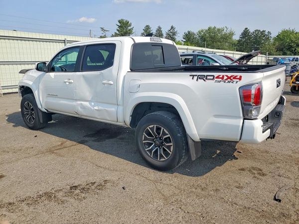 2022 TOYOTA TACOMA SR5