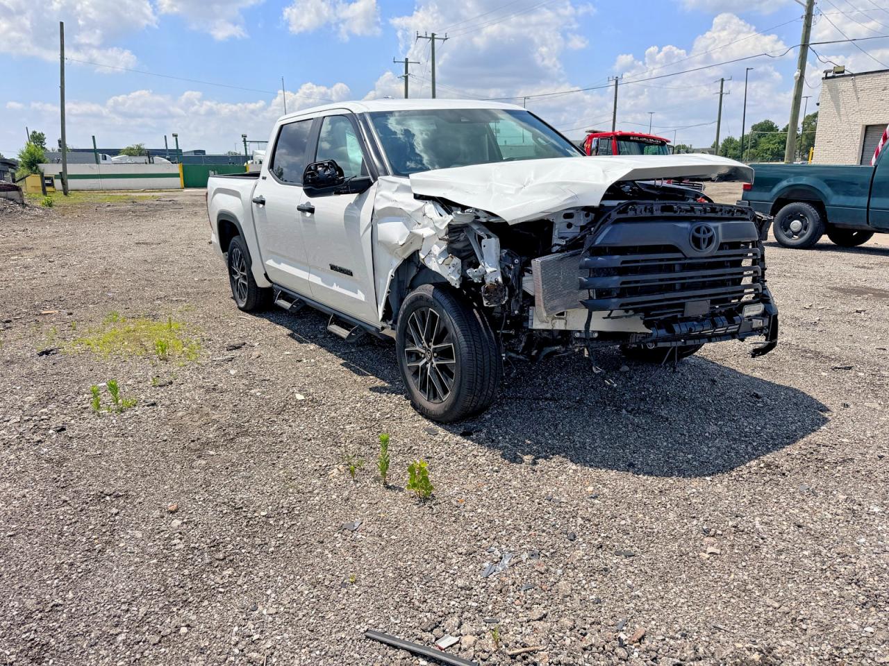 2025 TOYOTA TUNDRA SR5