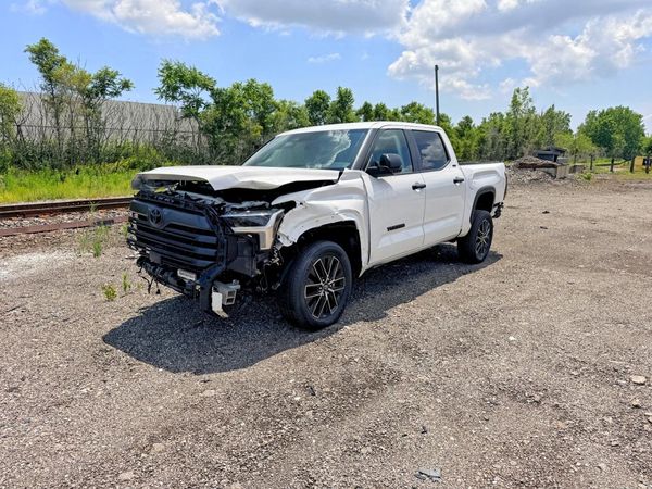 2025 TOYOTA TUNDRA SR5