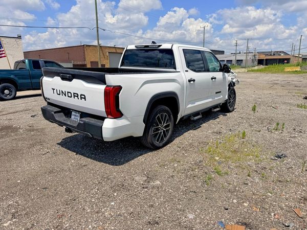 2025 TOYOTA TUNDRA SR5