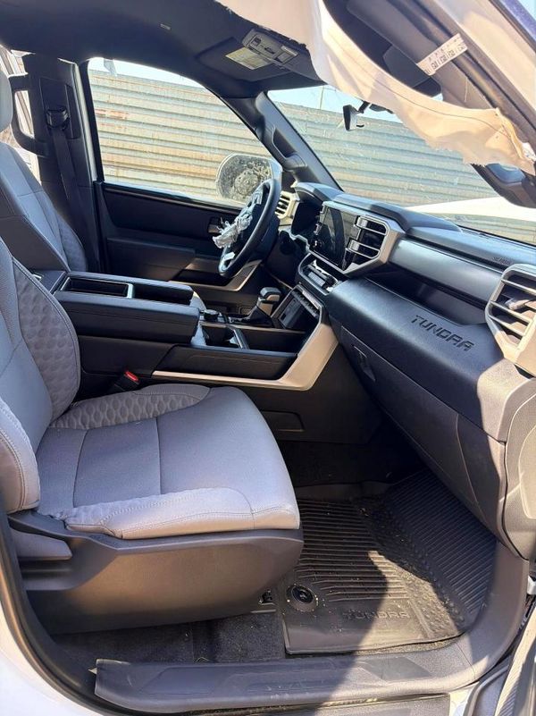 2025 TOYOTA TUNDRA SR5