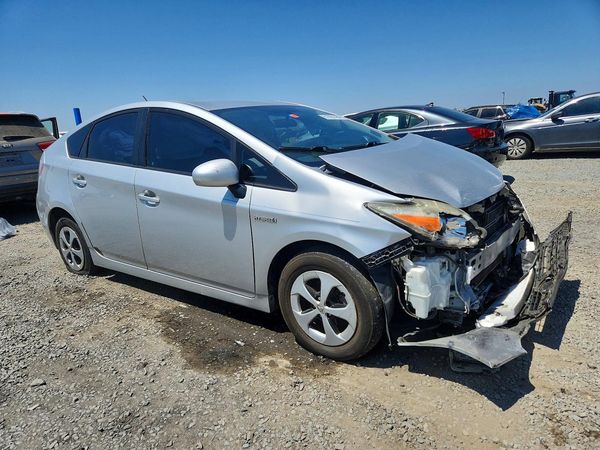 2013 TOYOTA PRIUS — Passenger 3/4