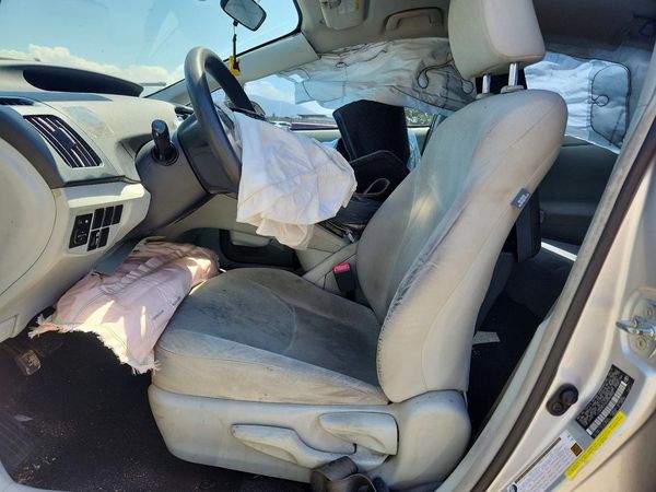 2013 TOYOTA PRIUS — DENT