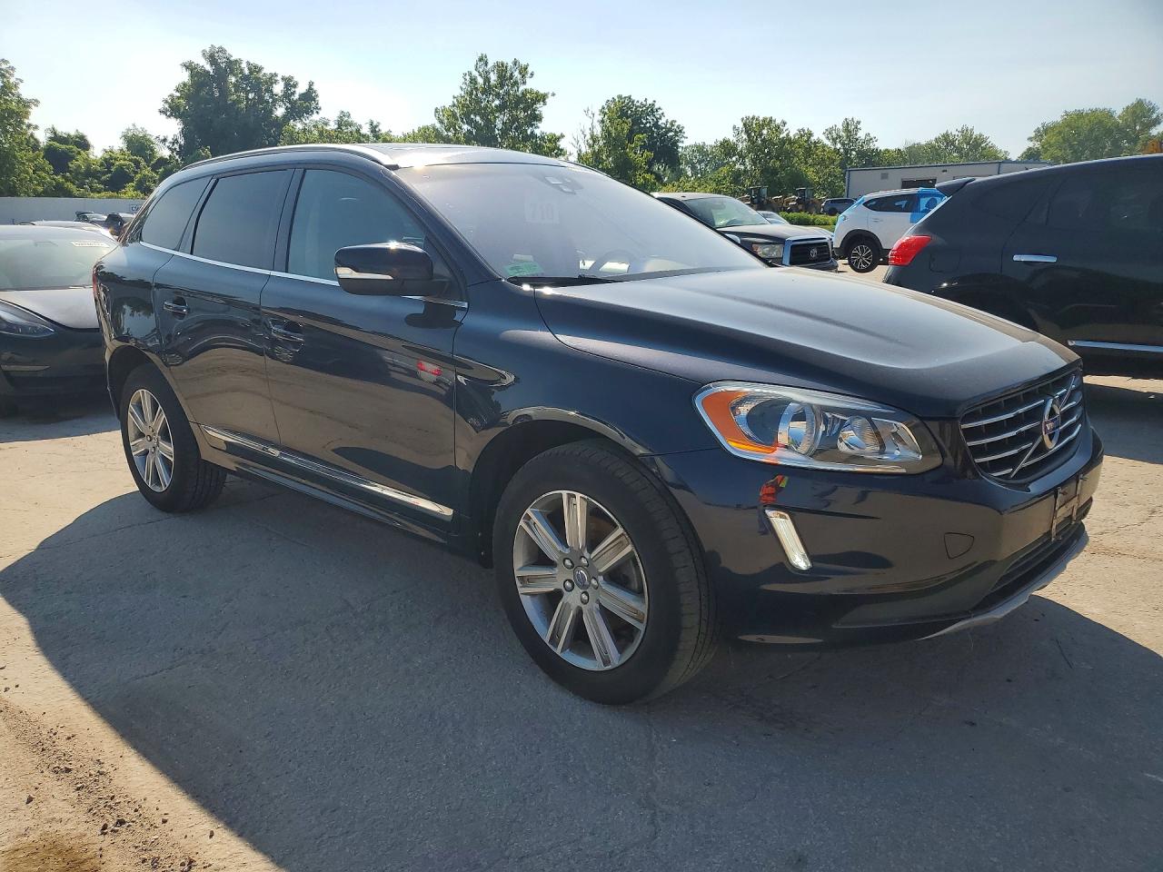 2017 VOLVO XC60 Inscription