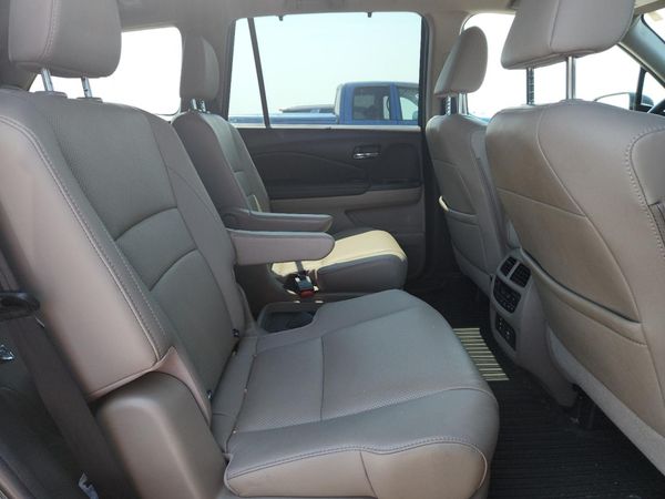 2017 HONDA PILOT Elite
