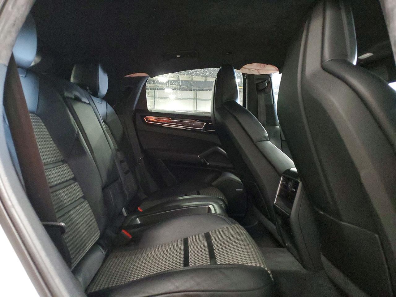 2021 PORSCHE CAYENNE Coupe