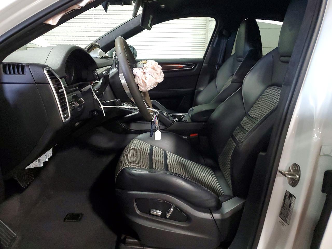 2021 PORSCHE CAYENNE Coupe