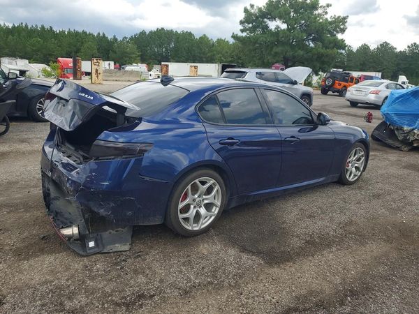 2018 ALFA ROMEO GIULIA TI RWD