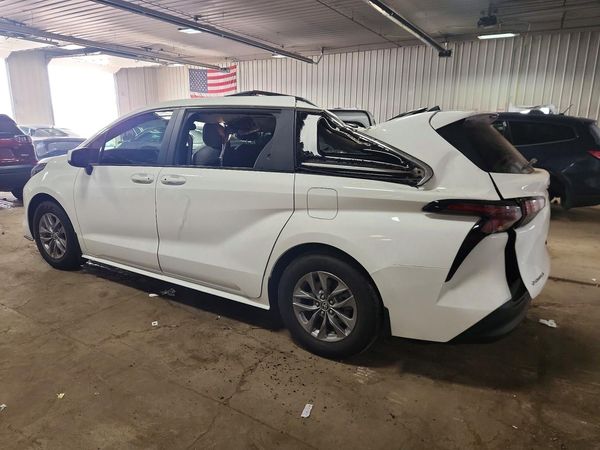 2025 TOYOTA SIENNA LE
