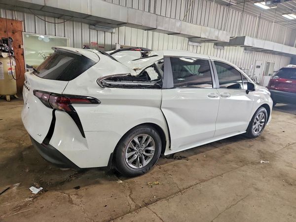 2025 TOYOTA SIENNA LE