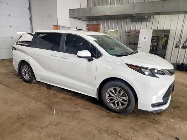 2025 TOYOTA SIENNA LE