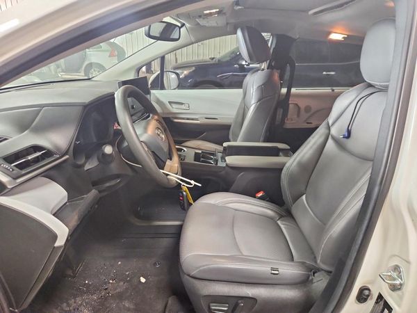 2025 TOYOTA SIENNA LE
