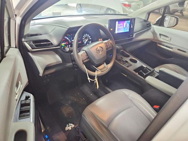 2025 TOYOTA SIENNA LE