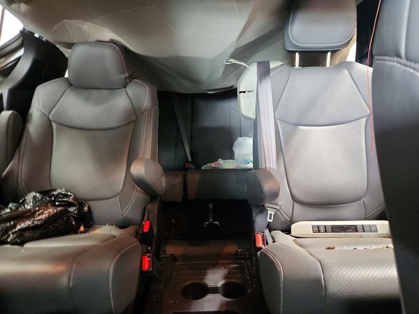 2025 TOYOTA SIENNA LE