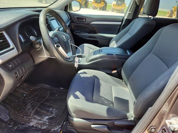 2019 TOYOTA HIGHLANDER LE/LE Plus