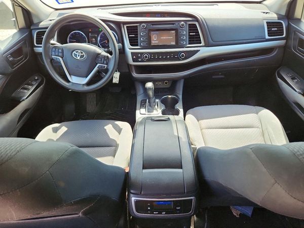 2019 TOYOTA HIGHLANDER LE/LE Plus