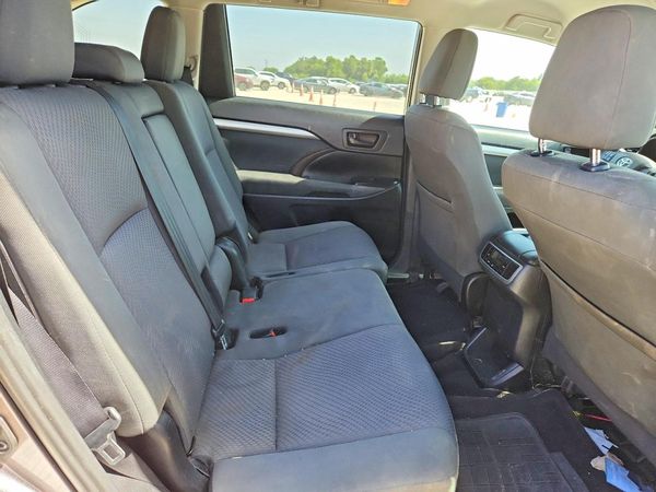 2019 TOYOTA HIGHLANDER LE/LE Plus