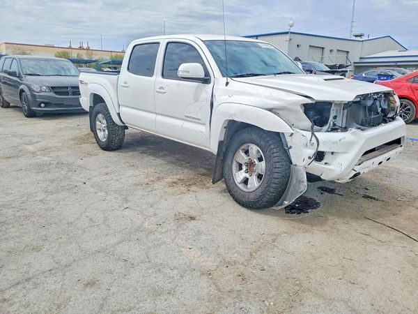 2015 TOYOTA TACOMA