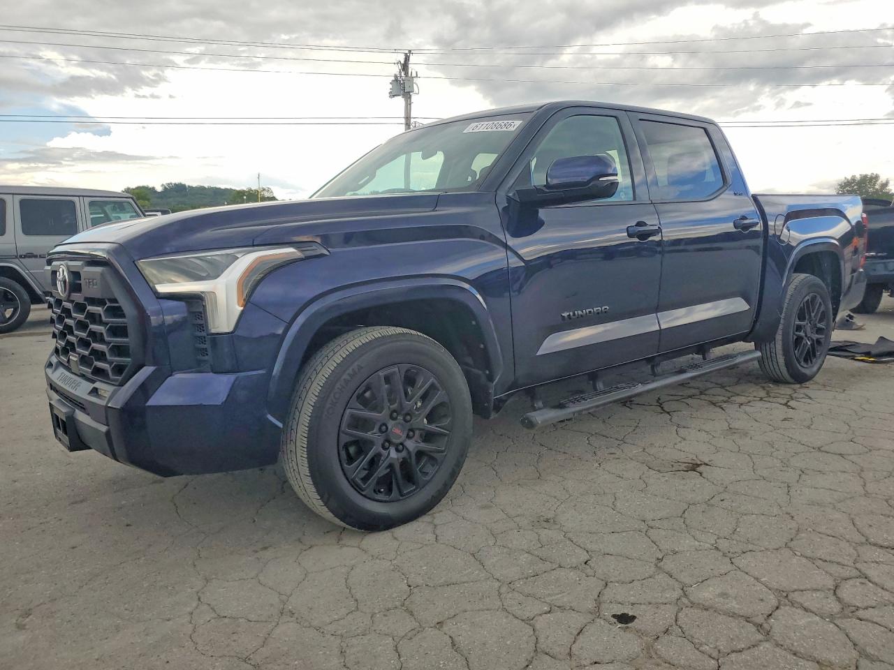2022 TOYOTA TUNDRA SR5 — Front 3/4