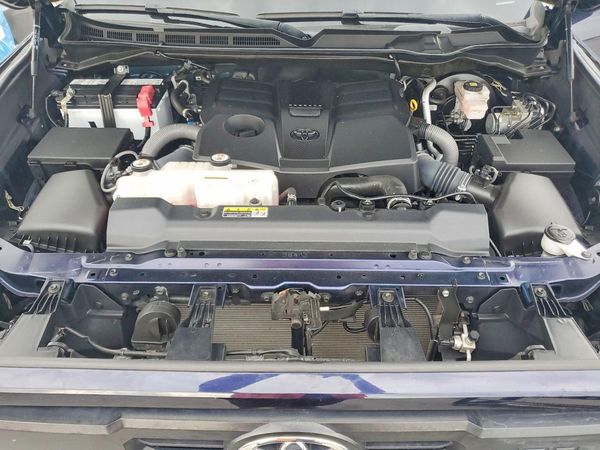 2022 TOYOTA TUNDRA SR5 — Engine bay