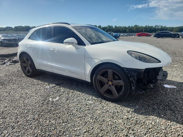 2018 PORSCHE MACAN