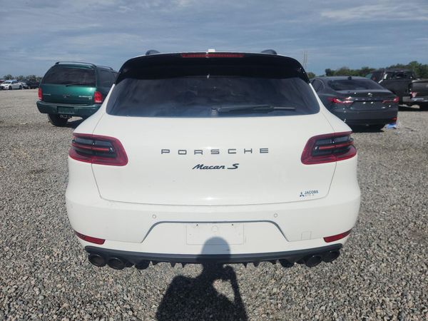 2018 PORSCHE MACAN