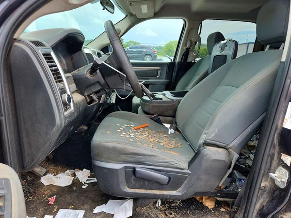 2018 RAM 1500 SLT CREW CAB 4X4