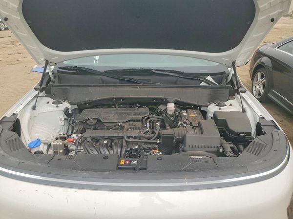 2024 HYUNDAI KONA SE