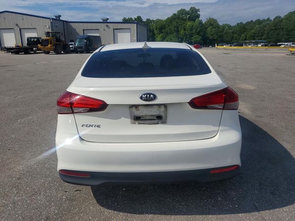 2018 KIA FORTE LX Base