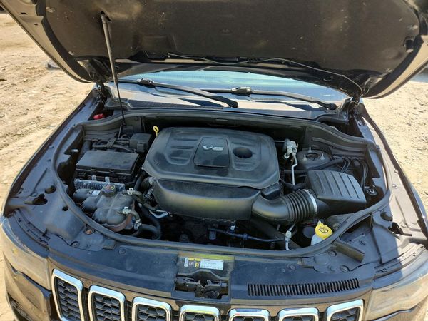 2018 JEEP GRAND CHEROKEE Limited — Engine bay