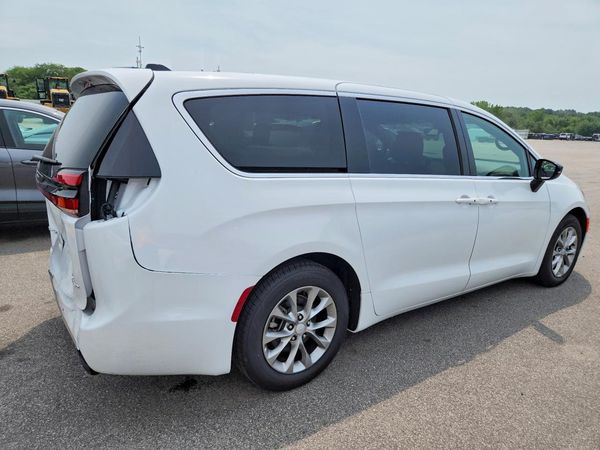 2027 CHRYSLER PACIFICA Limited