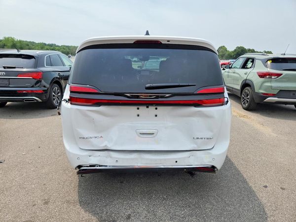 2027 CHRYSLER PACIFICA Limited