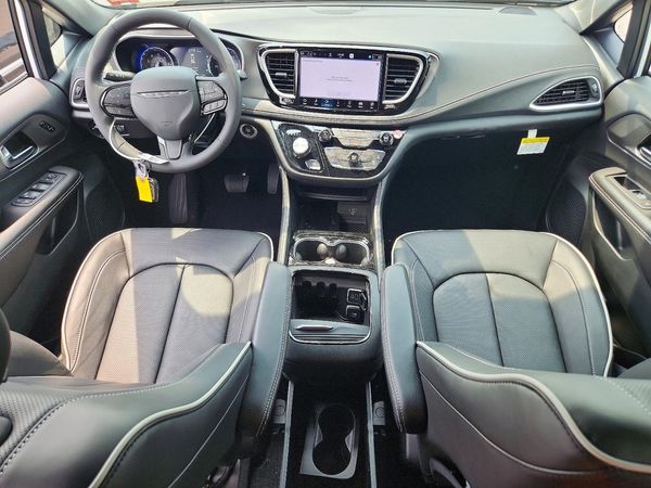 2027 CHRYSLER PACIFICA Limited