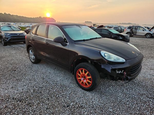 2016 PORSCHE CAYENNE