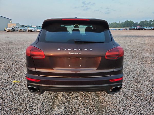 2016 PORSCHE CAYENNE