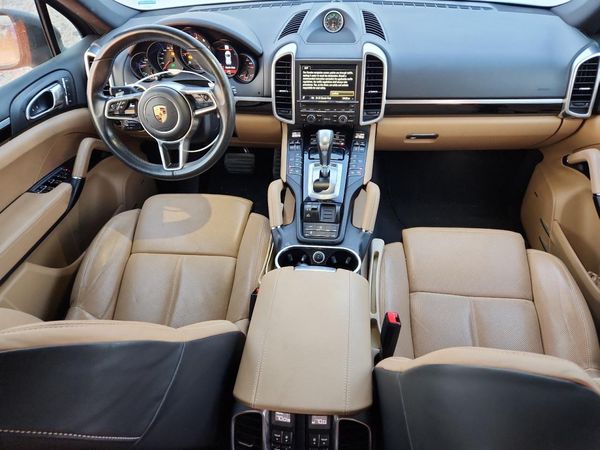 2016 PORSCHE CAYENNE